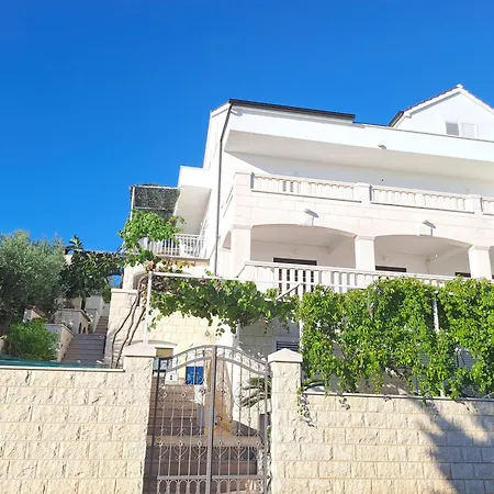 Topo בית הארחה חוואר